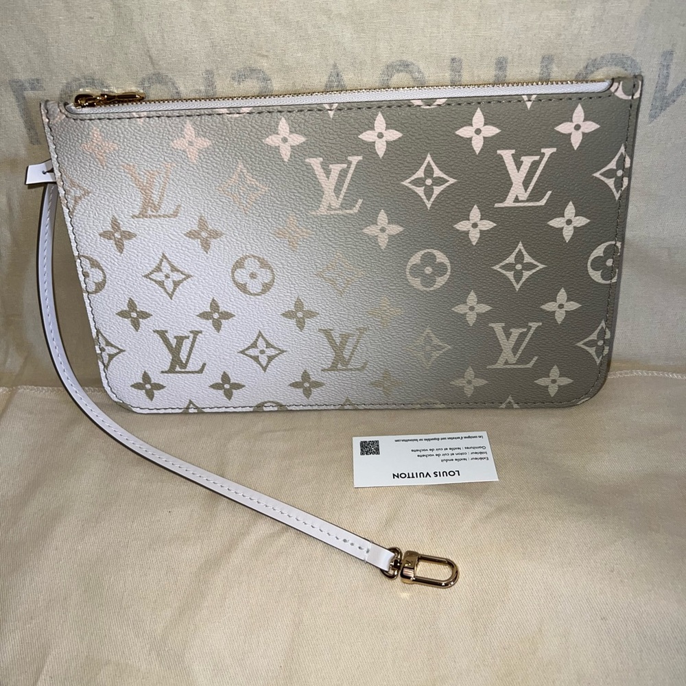 Louis Vuitton Neverfull Pouch monogram sun sent kaki